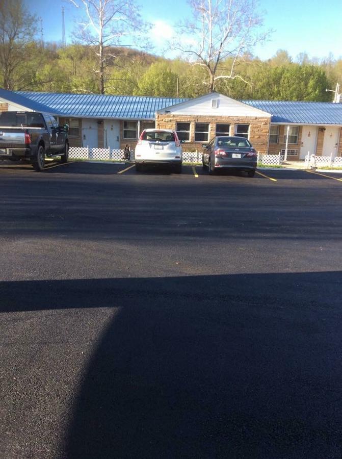Scenic River Inn Motel Wartburg Exterior foto